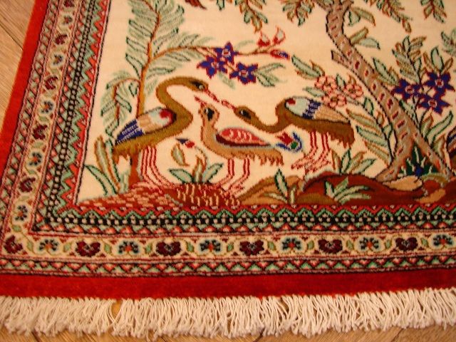 BEAUTIFUL AUTHENTIC PERSIAN QUM SILK RUG  