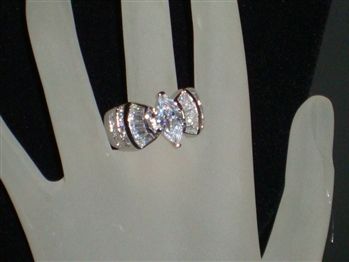 OMG What a stunning Wedding rings  Classic style  Solitaire with 