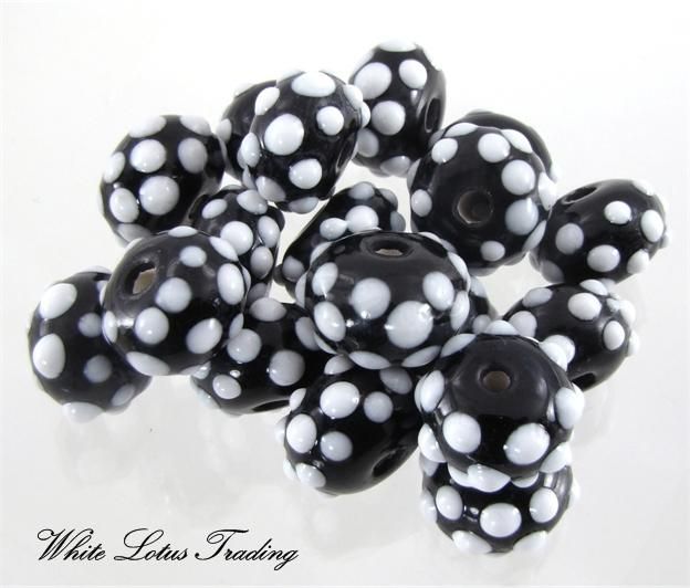   WHITE LOOSE 12 BEADS GLASS WHITELOTUSTRADING WLT WHITE LOTUS TRADING