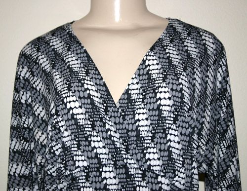 NINE WEST Sz M Black White Gray Print Wrap Bust Blouse Top 3/4 Sleeve 