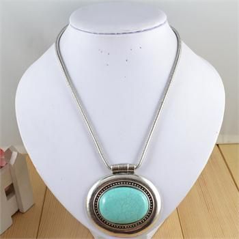 Vintage Design Silver Plated Oval Turquoise Stone Pendant Necklace 