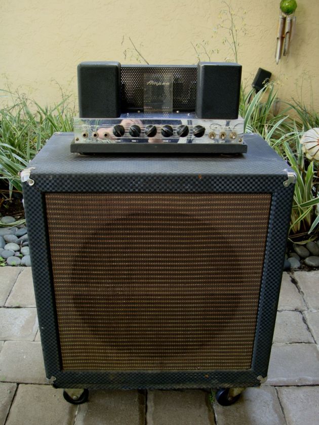 This is a crazt rare c.1967 Ampeg B 18 Portoflex Bass Combo 