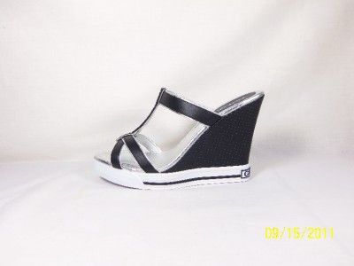 NEW AUTHENTIC GUESS WEDGE SANDALS   BY MARCIANO STYLE LOCKE COLOR 