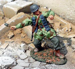 Valiant Miniature Kit# 9638   German Paratrooper WWII  