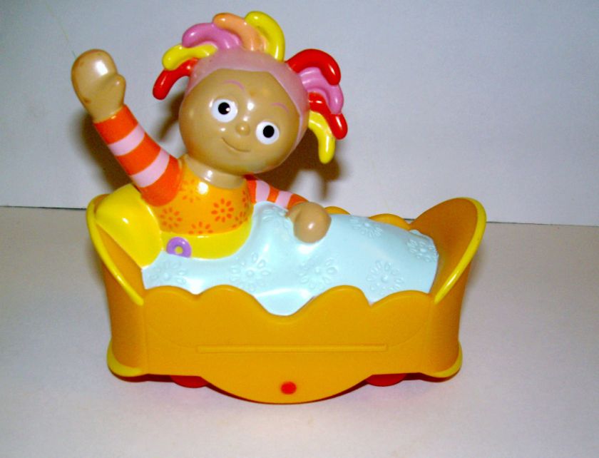   NIGHT GARDEN PUSH ALONG ROLLING FIGURE UPSY DAISY IN HER BED  