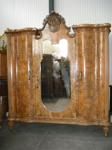 BEAUTIFUL ITALIAN ANTIQUE WALNUT CHIPPENDALE ARMOIRE  