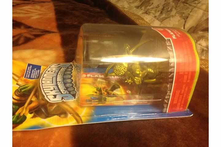 NEW IN BOX ** SKYLANDERS Flameslinger *** RARE Gold color 