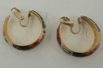 VTG EARRINGS GOLD TONE CROWN TRIFARI ENAMEL SWIRLS HOOP  