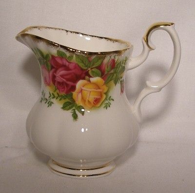 ROYAL ALBERT china OLD COUNTRY ROSES small CREAMER  