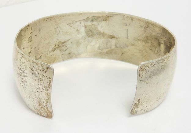 NAVAJO SIGNED HL PATTERNED STERLING CUFF $❶NR  