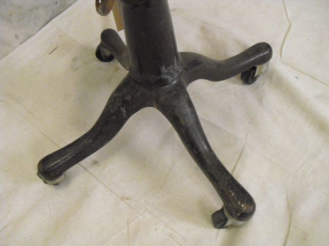 Rolling Metal Dental Stool (0167)*.  