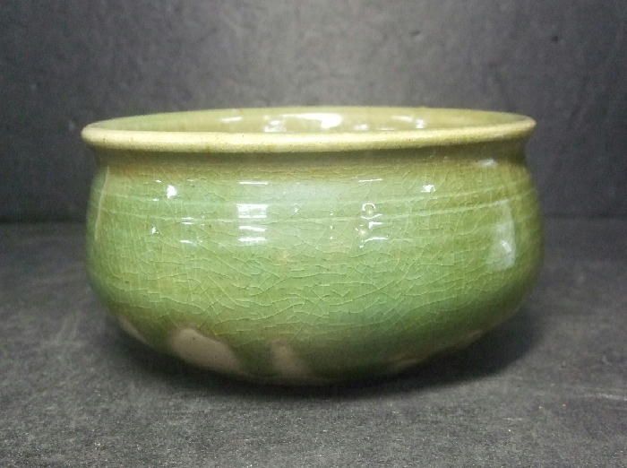 G469 Korean Rhee Dynasty style porcelain ware covered bowl  