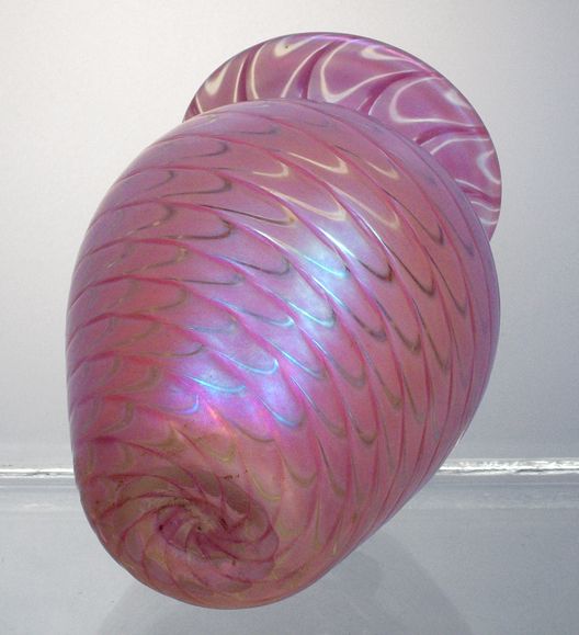 PINK IRIDESCENT SIGNED GLASS EYE STUDIO ART GLASS PAPERWEIGHT VASE.