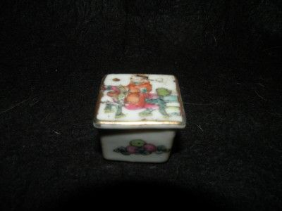 ANTIQUE CHINESE EXPORT SNUFF BOX 1 1/4 X 1 1/4  